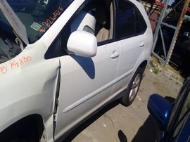 2005 LEXUS RX330, WHITE, 3.3L, AT, AWD.  Z26427